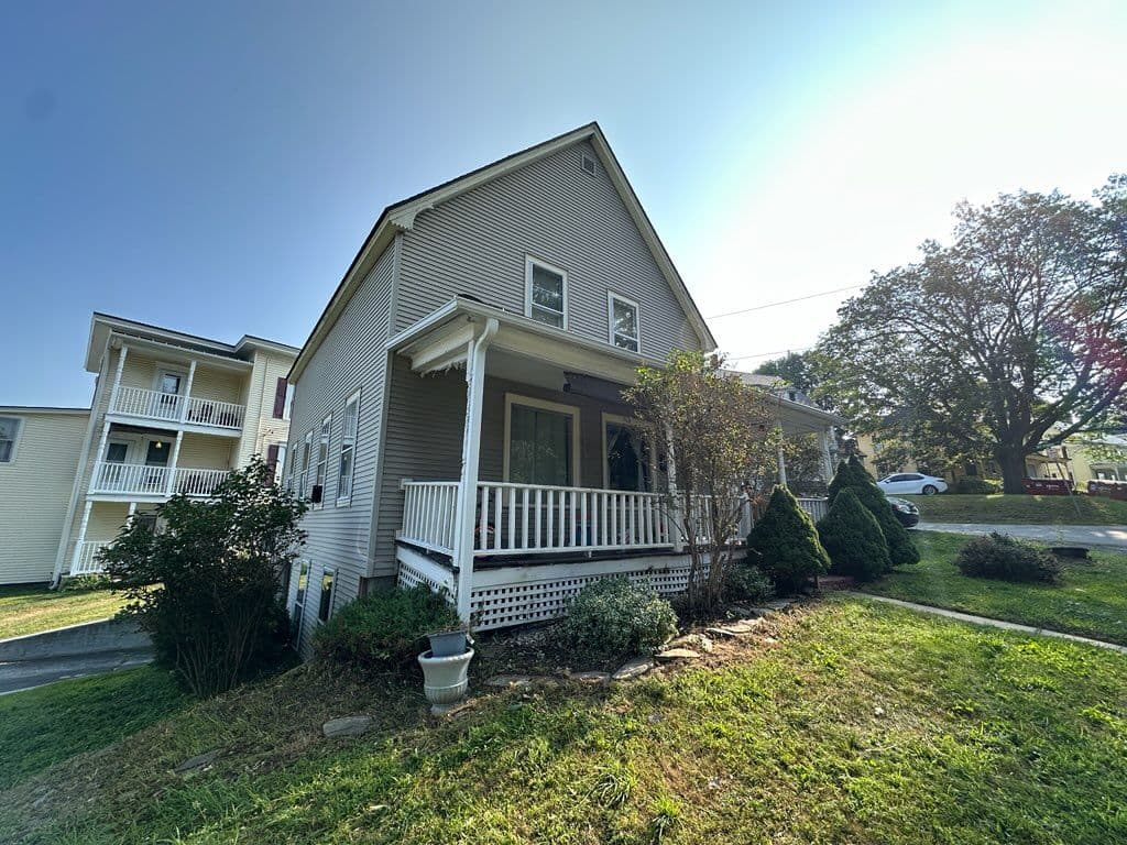 Gallery photos for Revitalize Your Curb Appeal with Expert Trimming: Image #2