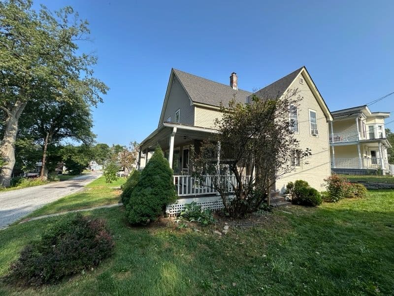 Gallery photos for Revitalize Your Curb Appeal with Expert Trimming: Image #3